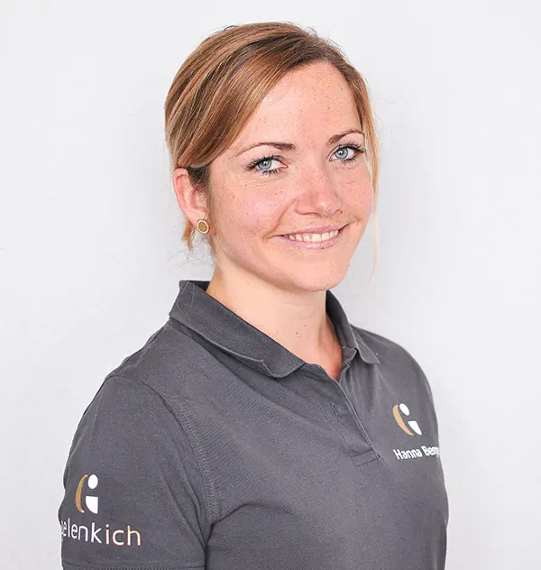 Teamfoto der Praxis Gelenkich: drei Physiotherapeutinnen lächeln in die Kamera.